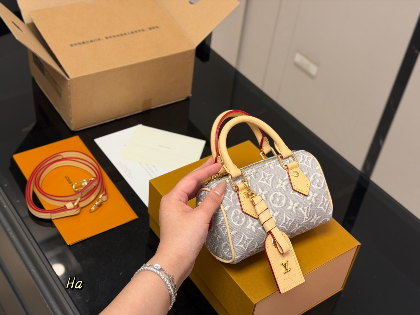 Louis Vuitton LV Speedy Shipping Box Included | Luxury Designer Fashion Accessory